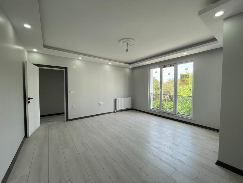 LÜLEBURGAZ DA SATILIK 2+1 ARAKAT SIFIR DAİRE CADDE CEPHE 100 M2-3