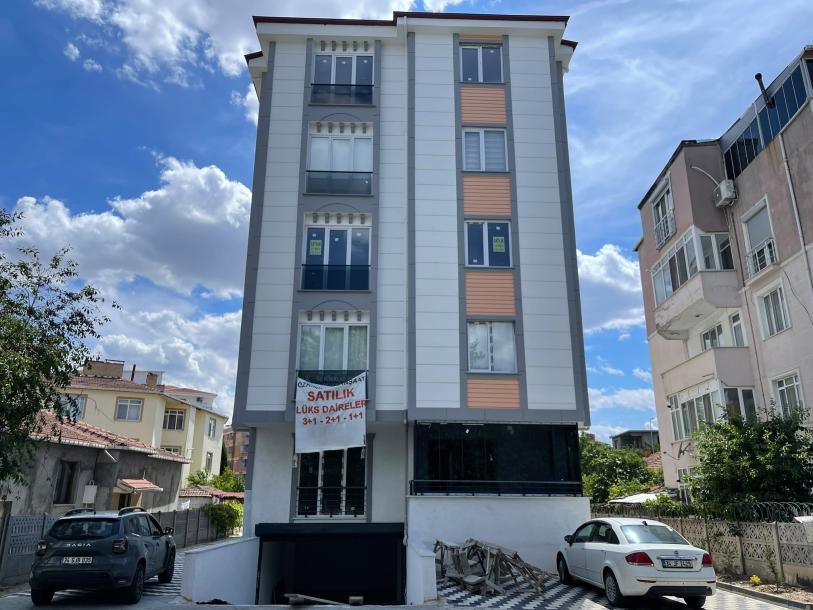 LÜLEBURGAZ DA SATILIK 2+1 ARAKAT SIFIR DAİRE CADDE CEPHE 100 M2-1