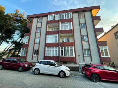 Pınarhisar da uygun fiyatlı, çarşıya yakın satılık 3+1 Daire!